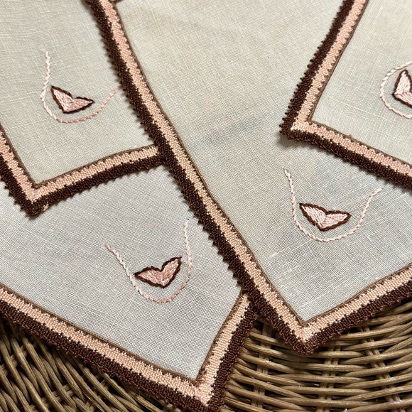 Vintage Embroidered Linen Napkins with Sweet Hearts - Picture 3 of 6